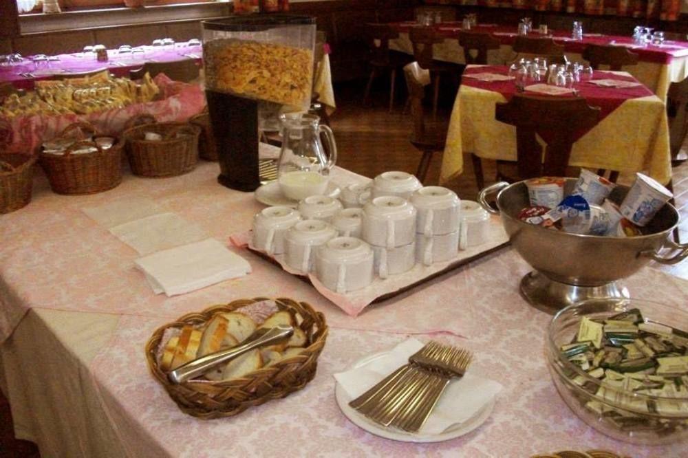 Hotel Casa Alpina Dobbiaco Esterno foto